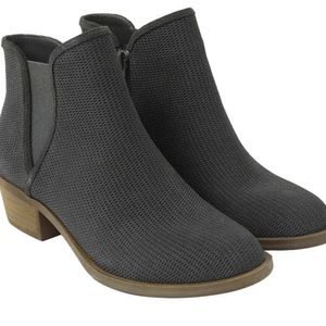 Women's Kensie Short Suede Boot Sz 8.5M NEW